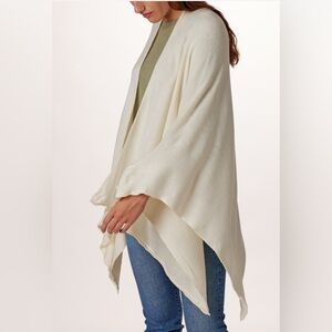 NWT Mia & Tess Women's Wrap Ivory One Size Lightweight Versatile